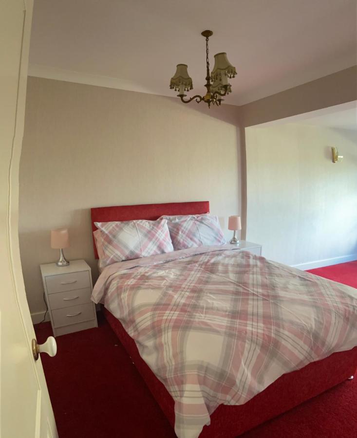 Large 4 Bedroom Home In Boston Spa Village In-Between York, Harrogate And Leeds, Sleeps 9 Eksteriør bilde