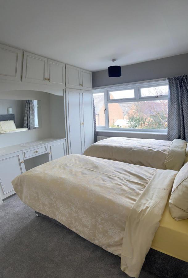 Large 4 Bedroom Home In Boston Spa Village In-Between York, Harrogate And Leeds, Sleeps 9 Eksteriør bilde