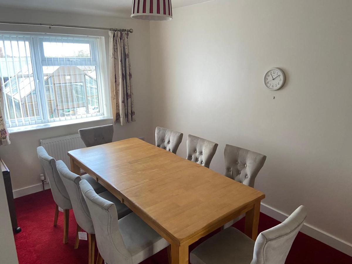 Large 4 Bedroom Home In Boston Spa Village In-Between York, Harrogate And Leeds, Sleeps 9 Eksteriør bilde