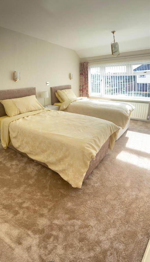 Large 4 Bedroom Home In Boston Spa Village In-Between York, Harrogate And Leeds, Sleeps 9 Eksteriør bilde