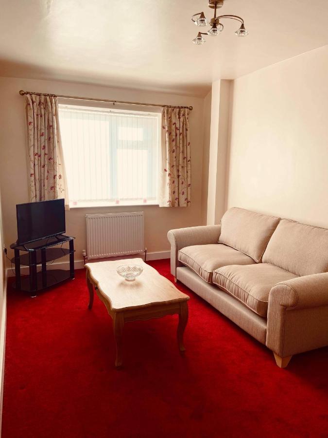 Large 4 Bedroom Home In Boston Spa Village In-Between York, Harrogate And Leeds, Sleeps 9 Eksteriør bilde